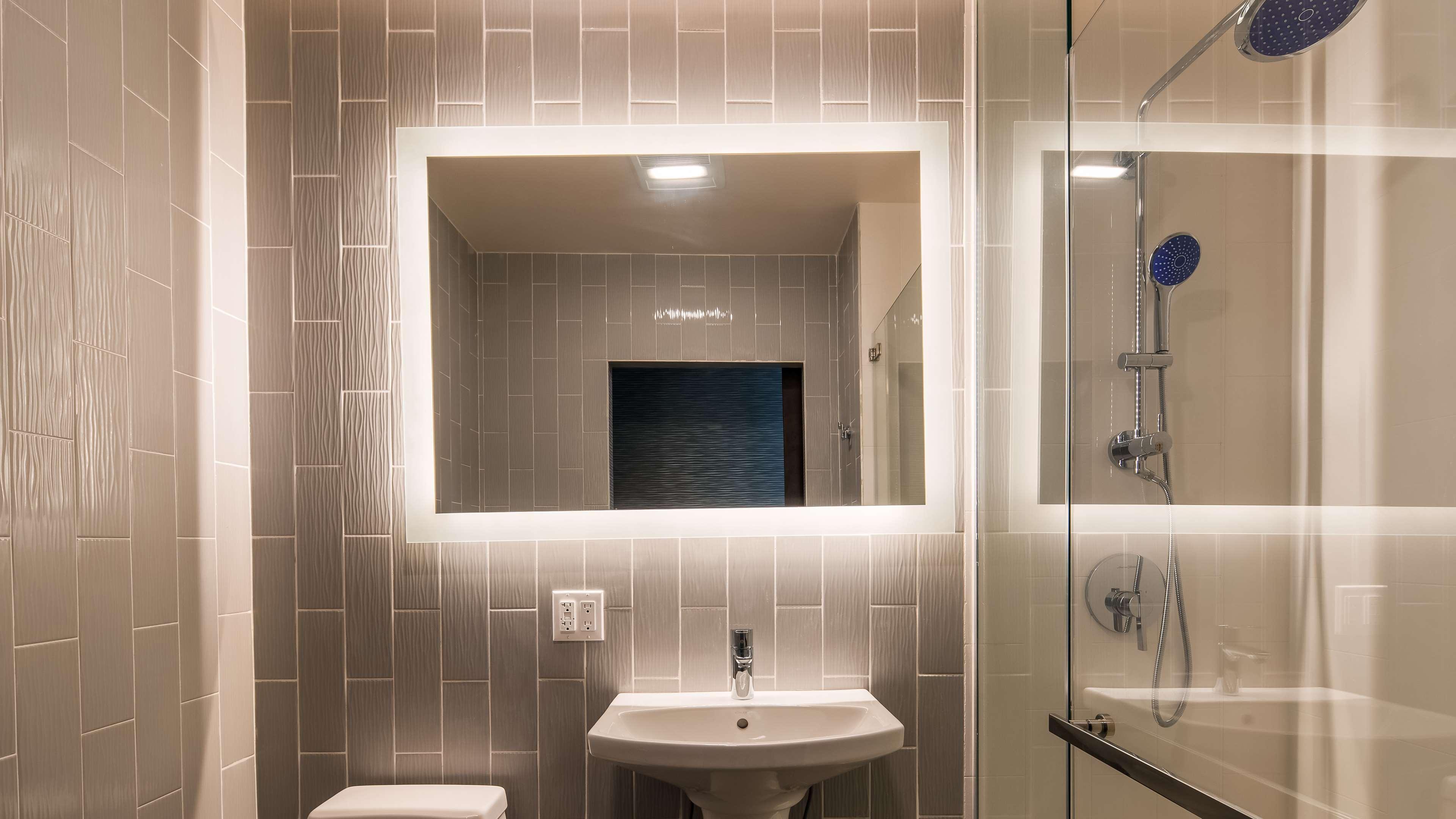 Glo Best Western Brooklyn Nyc New York Exterior photo