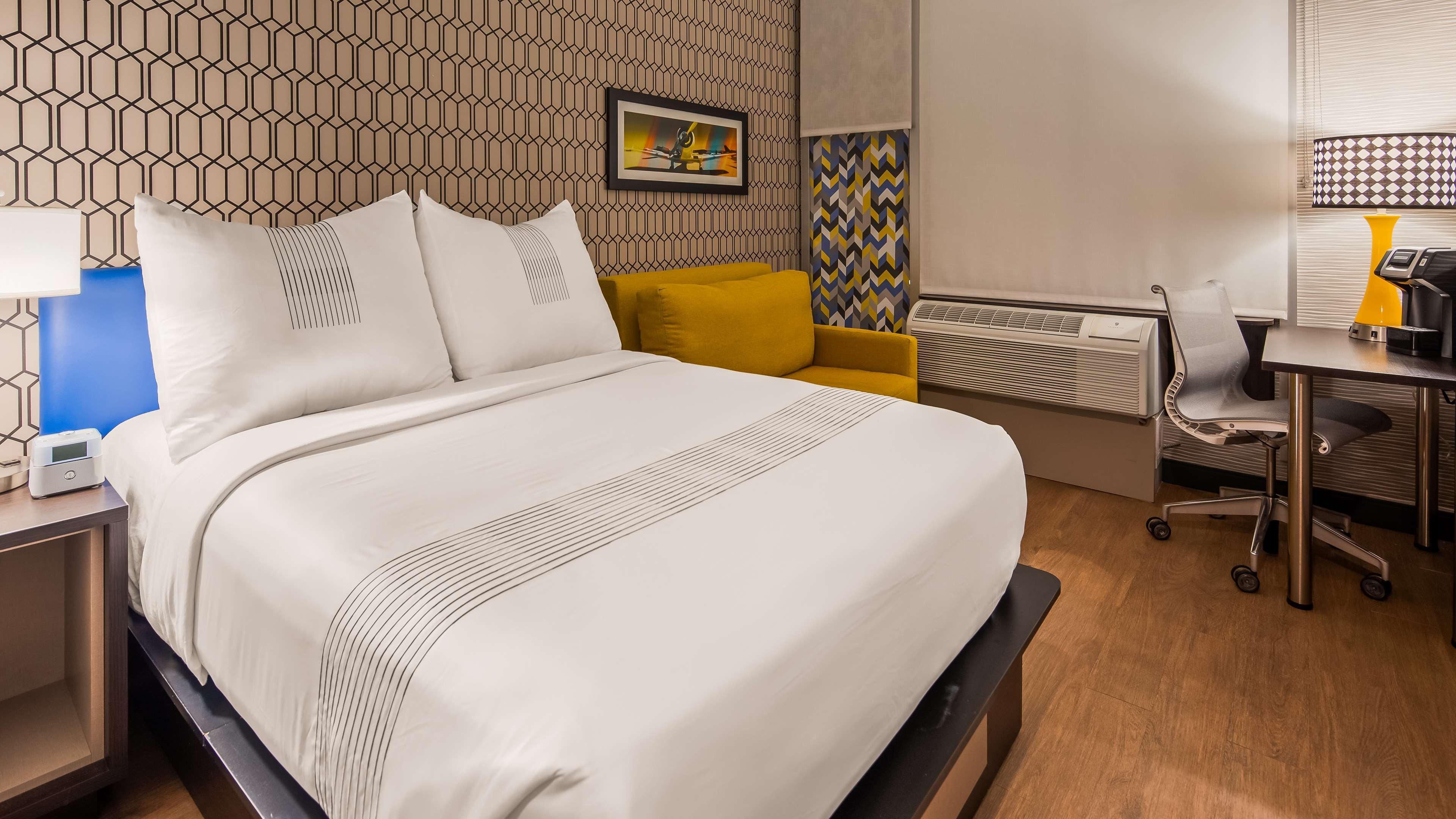 Glo Best Western Brooklyn Nyc New York Exterior photo