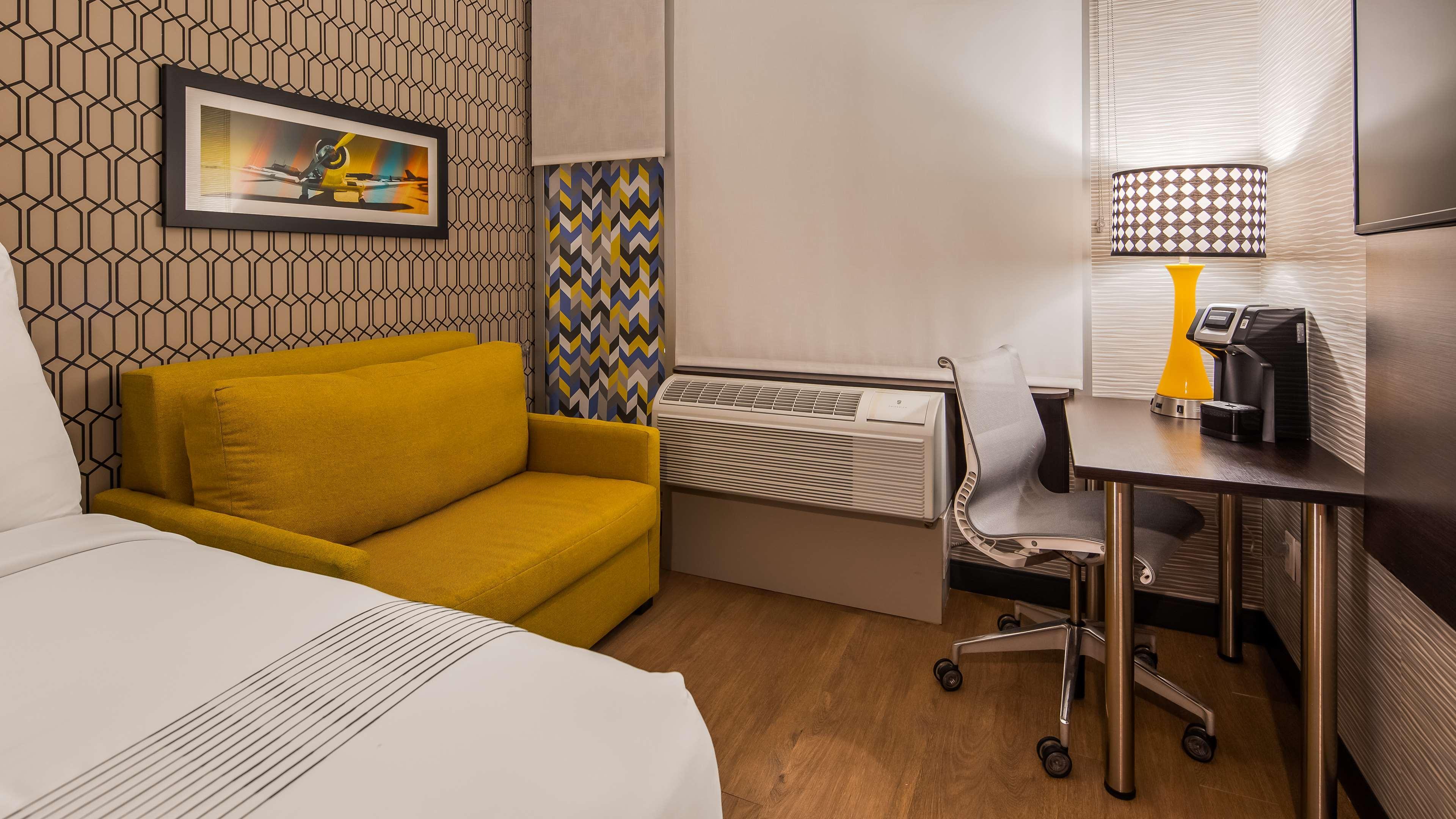 Glo Best Western Brooklyn Nyc New York Exterior photo