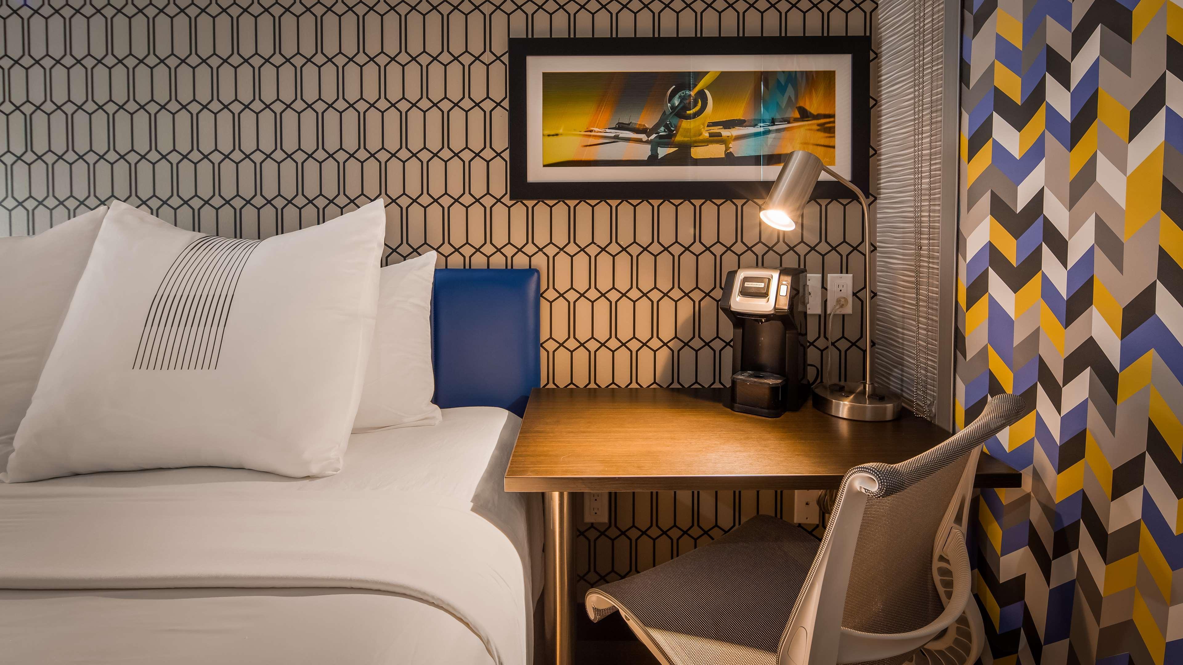 Glo Best Western Brooklyn Nyc New York Exterior photo