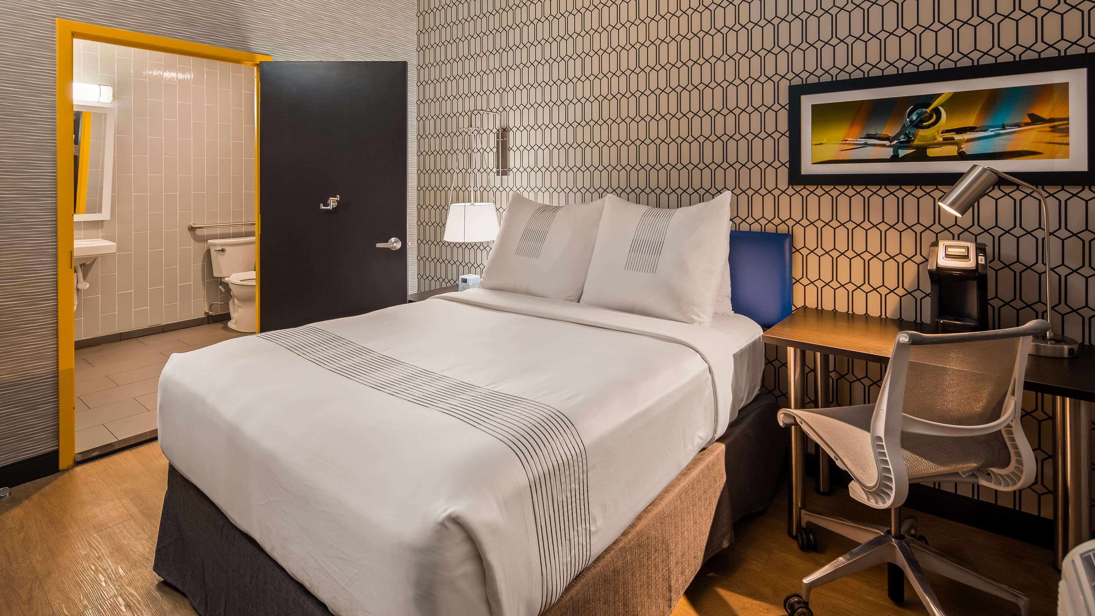 Glo Best Western Brooklyn Nyc New York Exterior photo