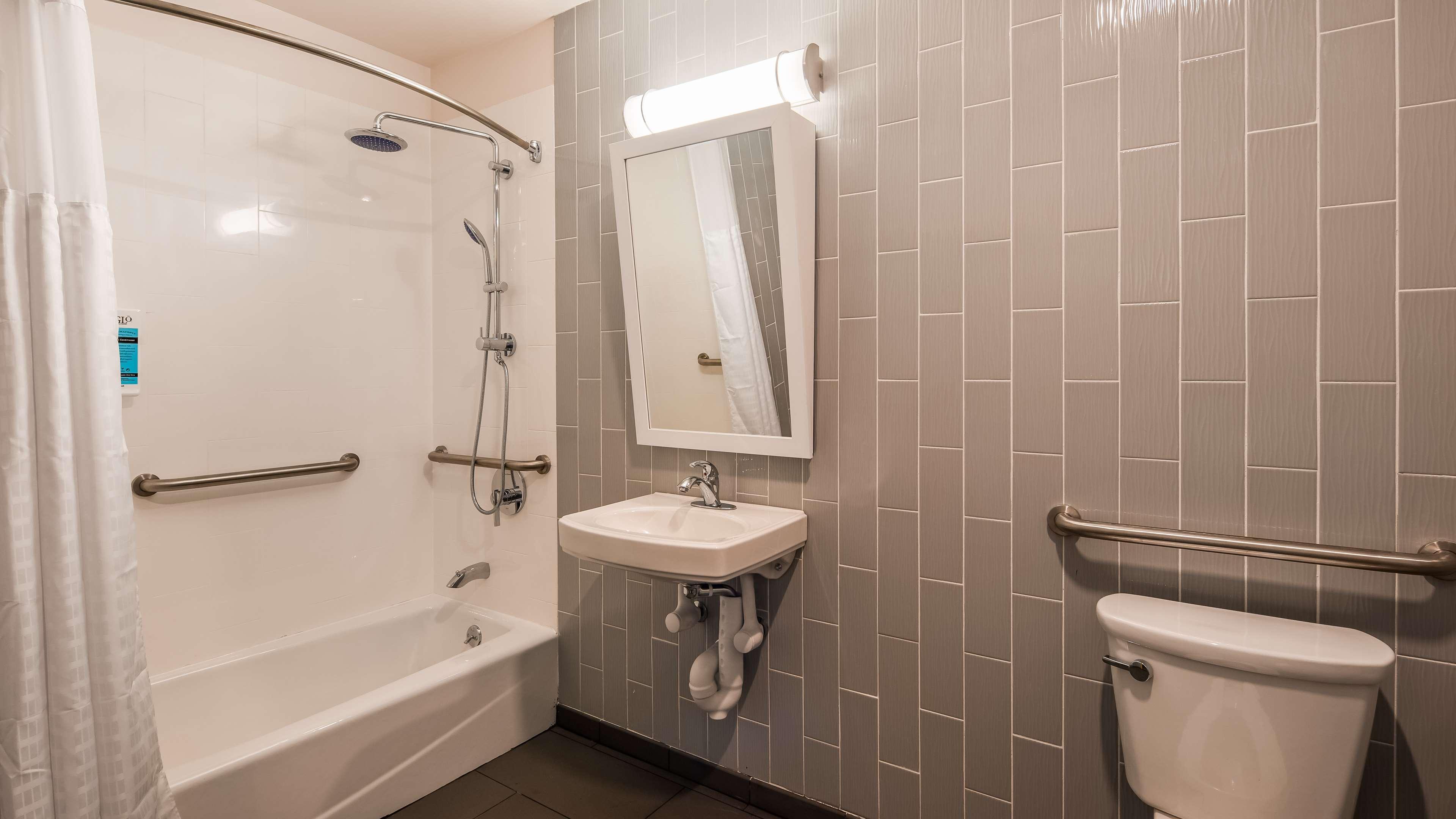 Glo Best Western Brooklyn Nyc New York Exterior photo