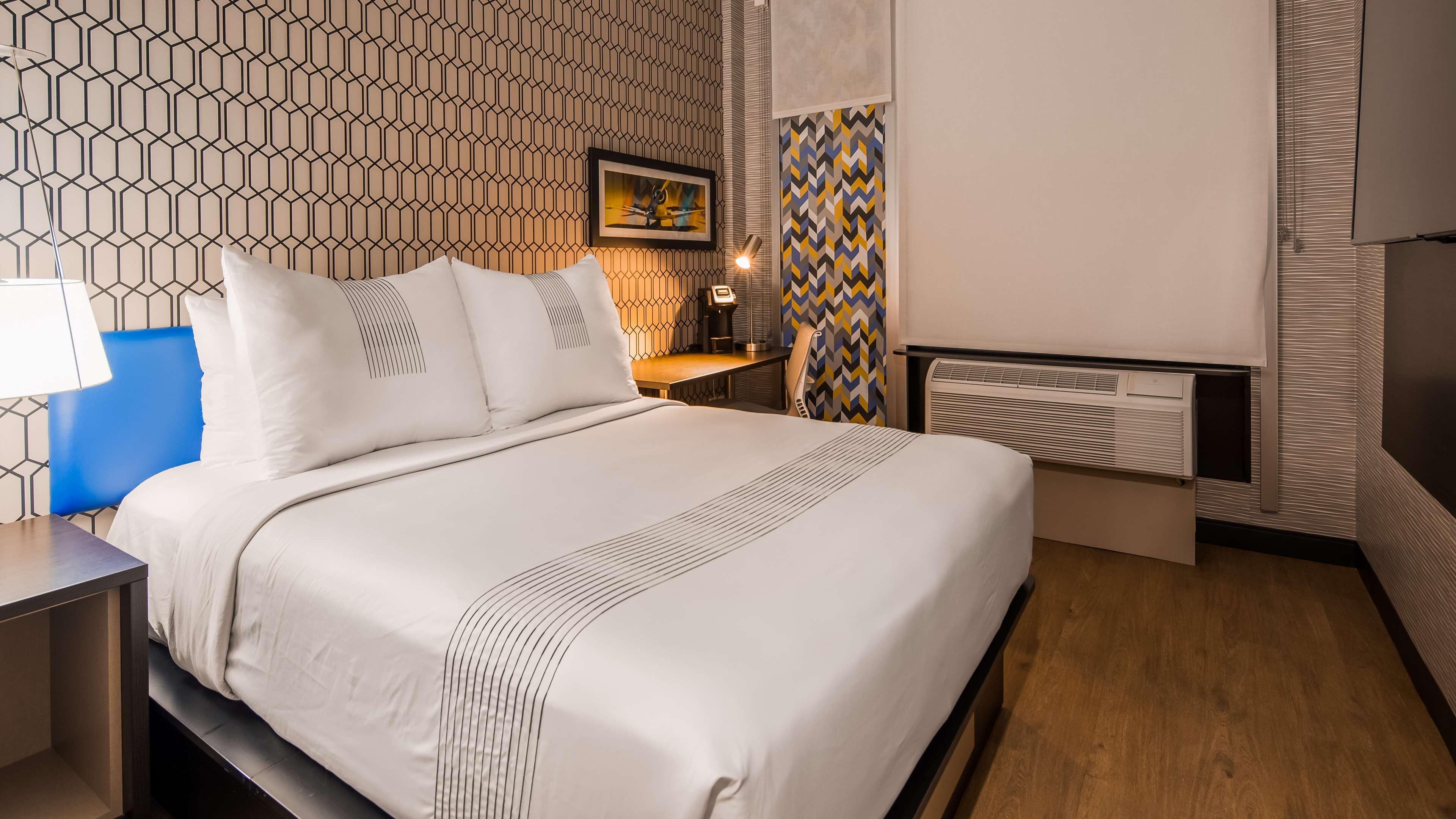 Glo Best Western Brooklyn Nyc New York Exterior photo