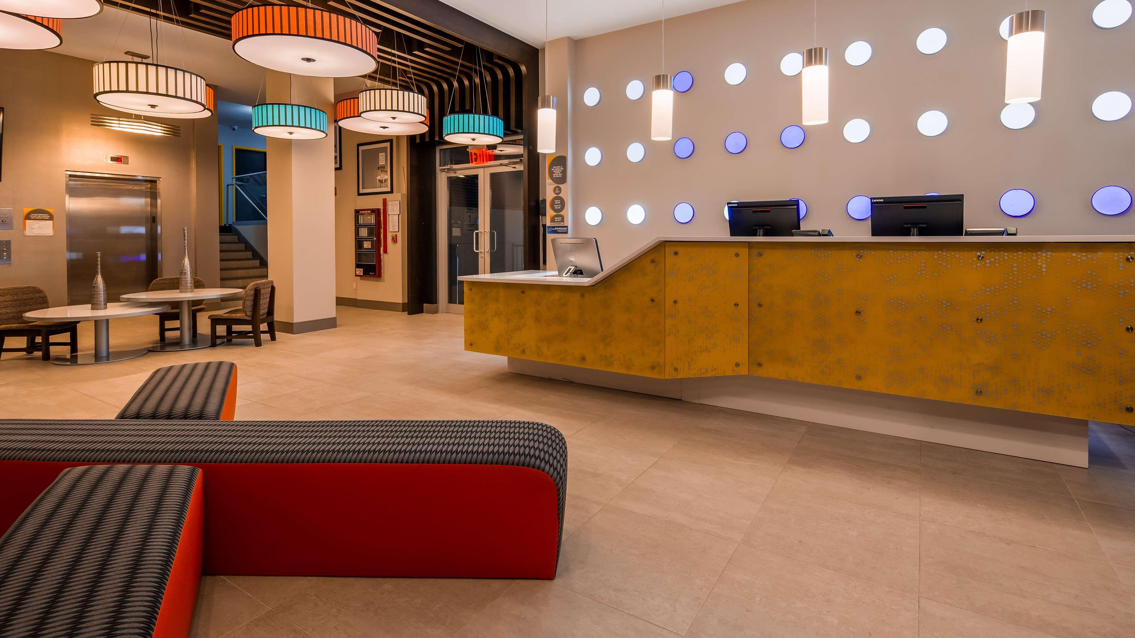 Glo Best Western Brooklyn Nyc New York Exterior photo