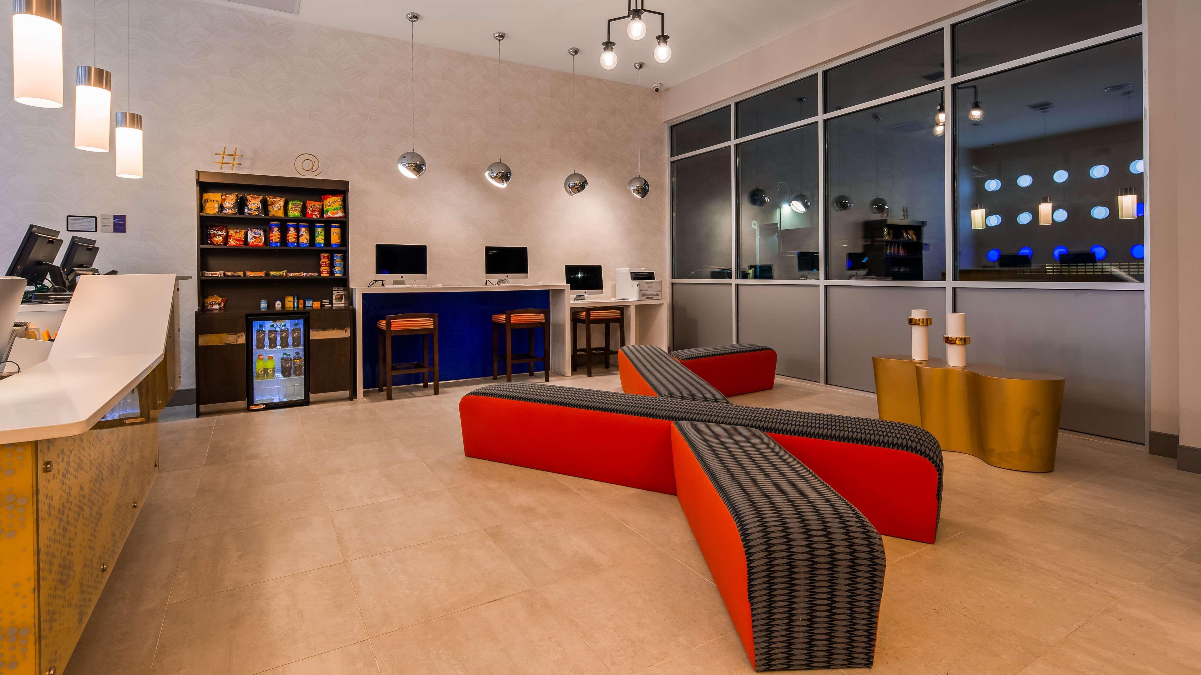 Glo Best Western Brooklyn Nyc New York Exterior photo