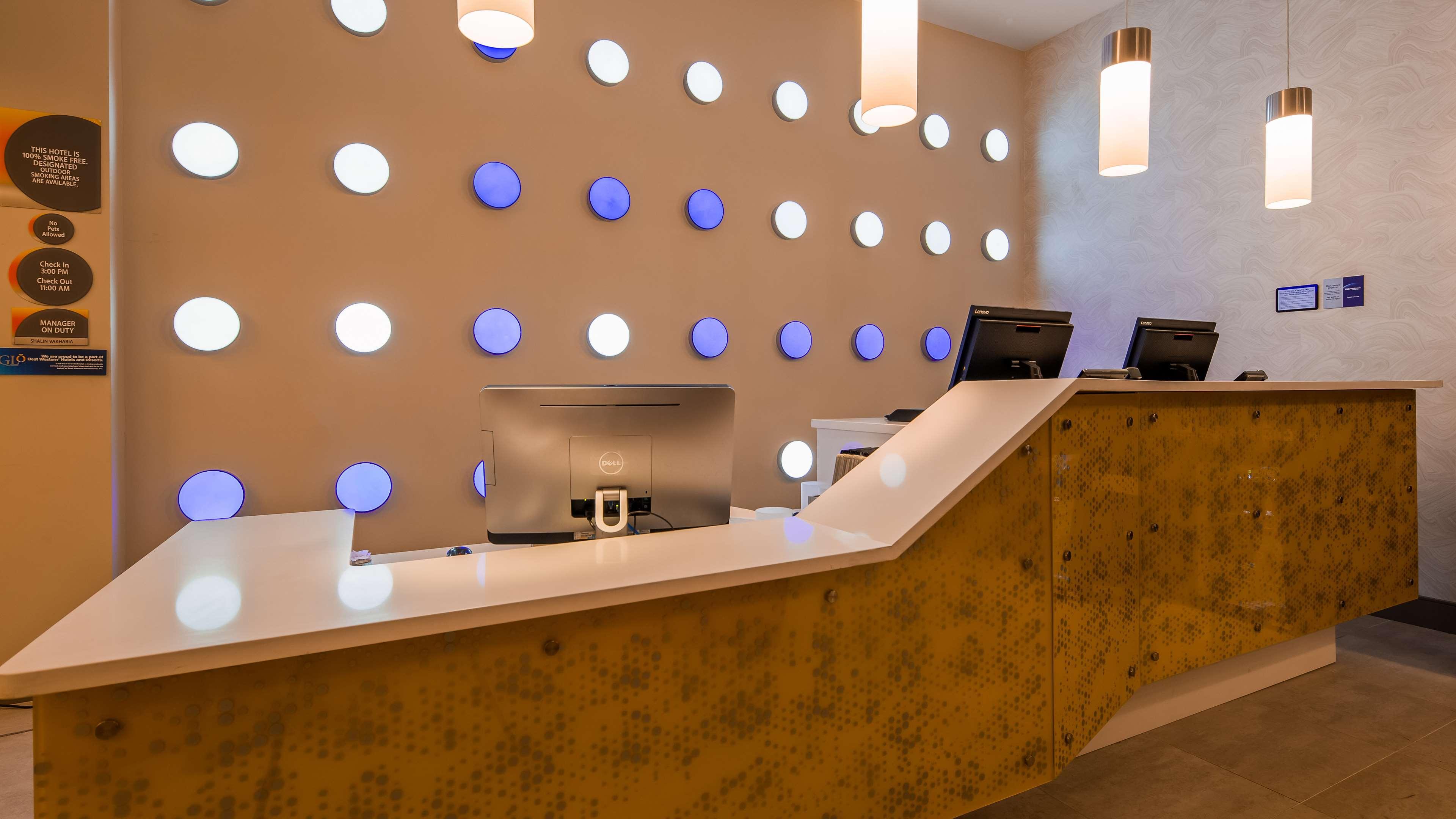 Glo Best Western Brooklyn Nyc New York Exterior photo