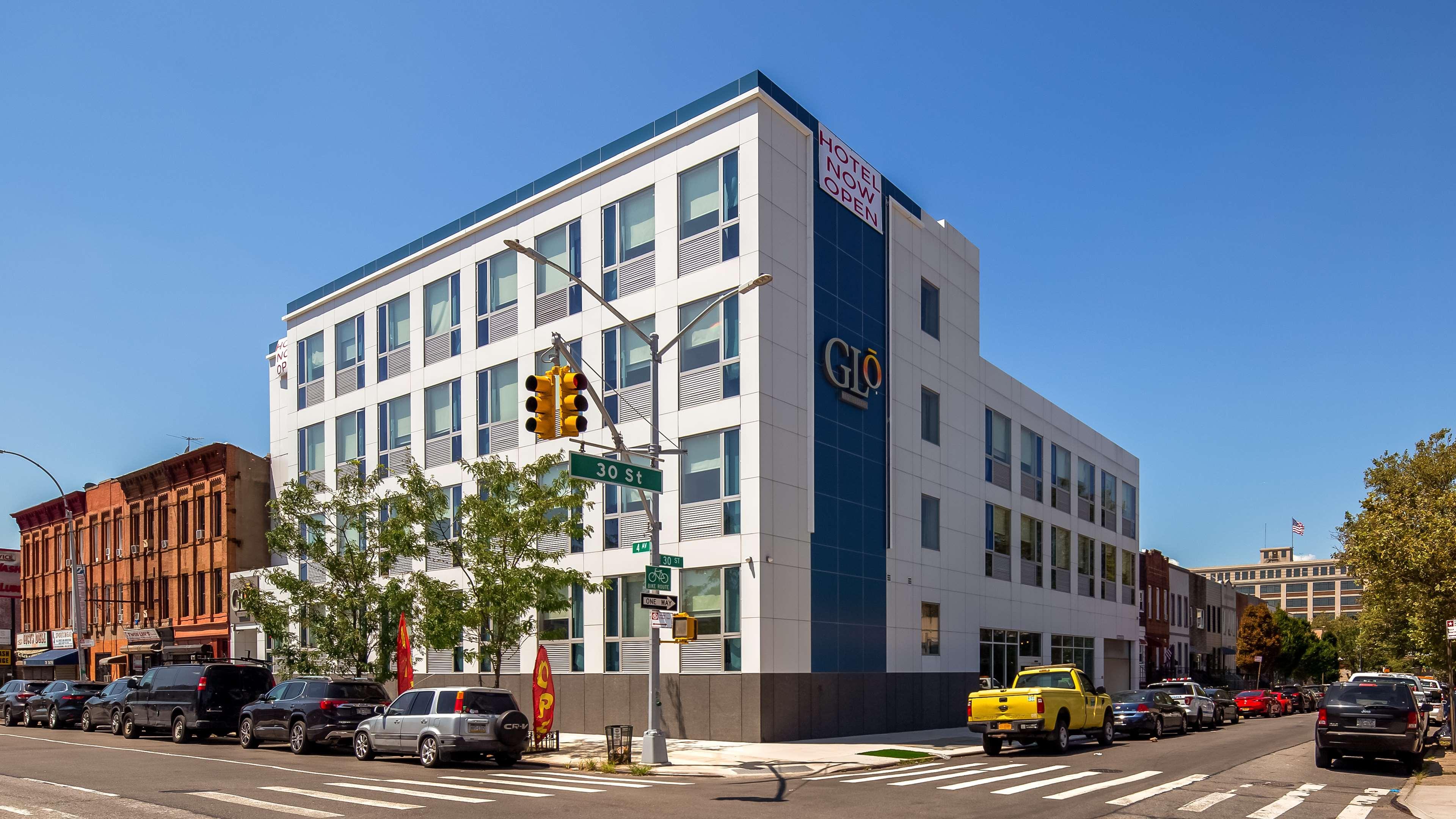 Glo Best Western Brooklyn Nyc New York Exterior photo
