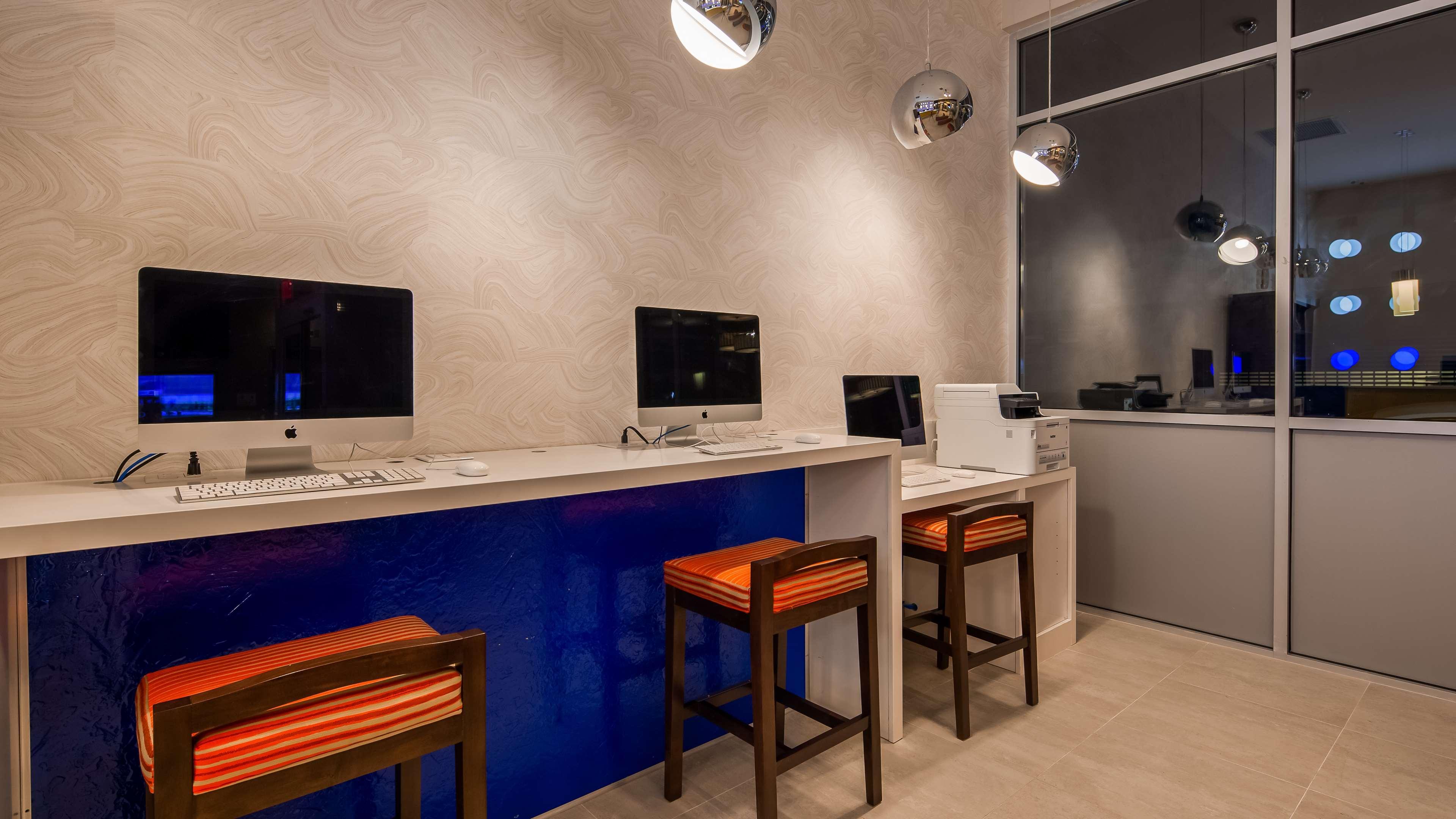 Glo Best Western Brooklyn Nyc New York Exterior photo