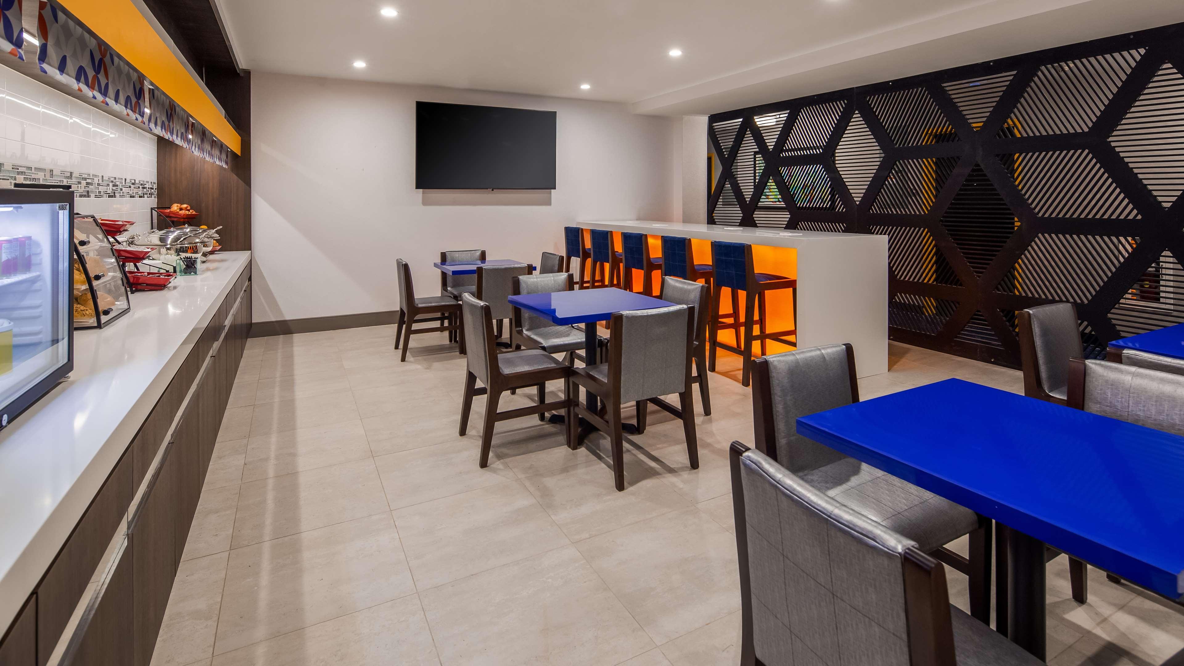 Glo Best Western Brooklyn Nyc New York Exterior photo
