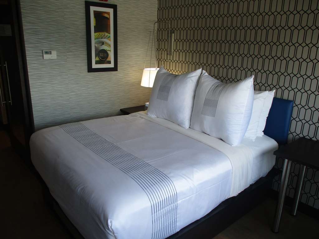 Glo Best Western Brooklyn Nyc New York Room photo
