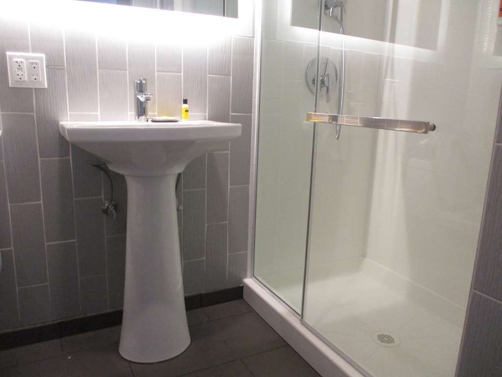 Glo Best Western Brooklyn Nyc New York Room photo