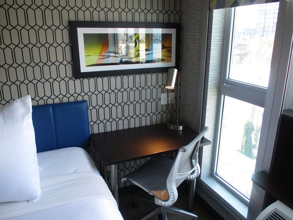 Glo Best Western Brooklyn Nyc New York Room photo