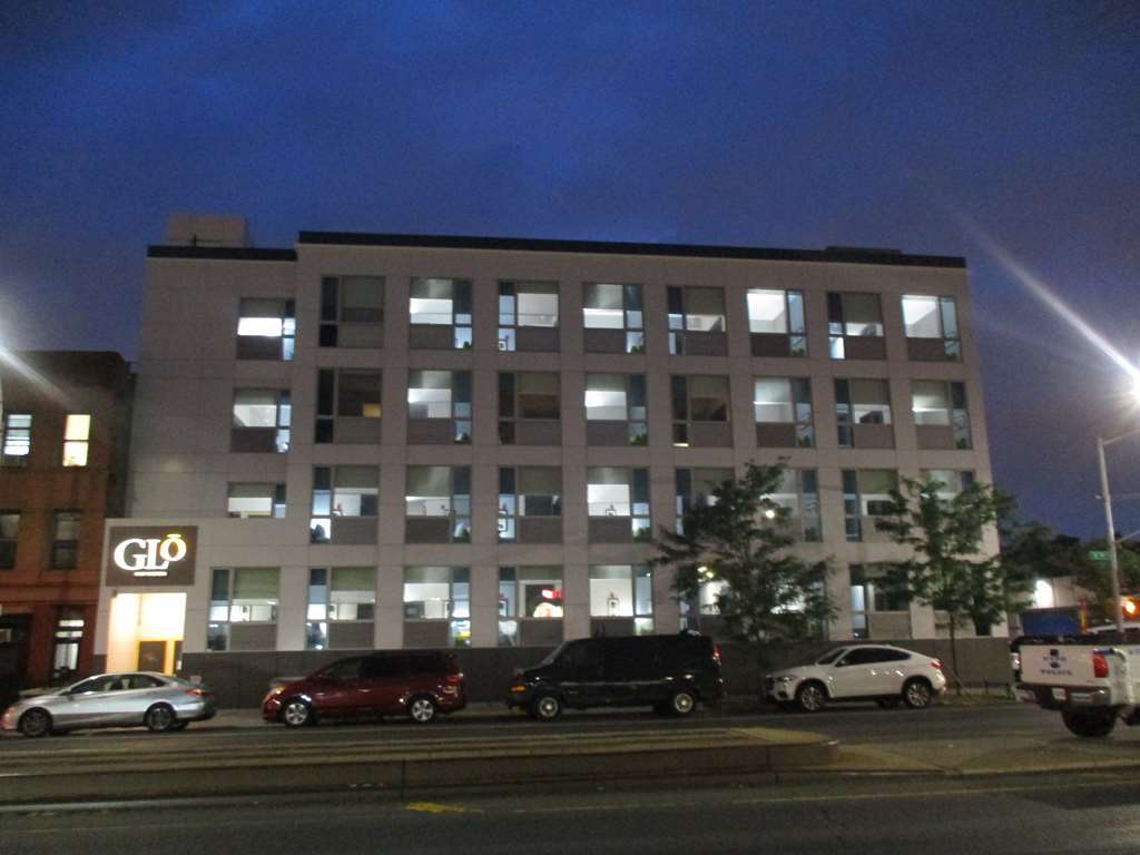 Glo Best Western Brooklyn Nyc New York Exterior photo